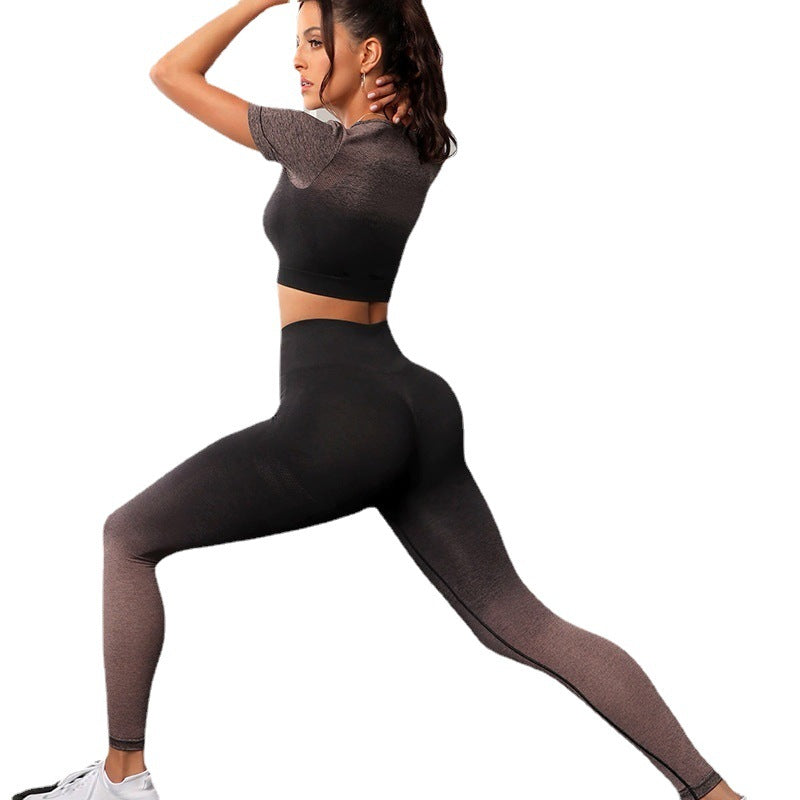 a Traje de Yoga con gradiente de Color sin costuras europeo y americano de manga corta, pantalones de elevación de cadera de cintura alta para mujer